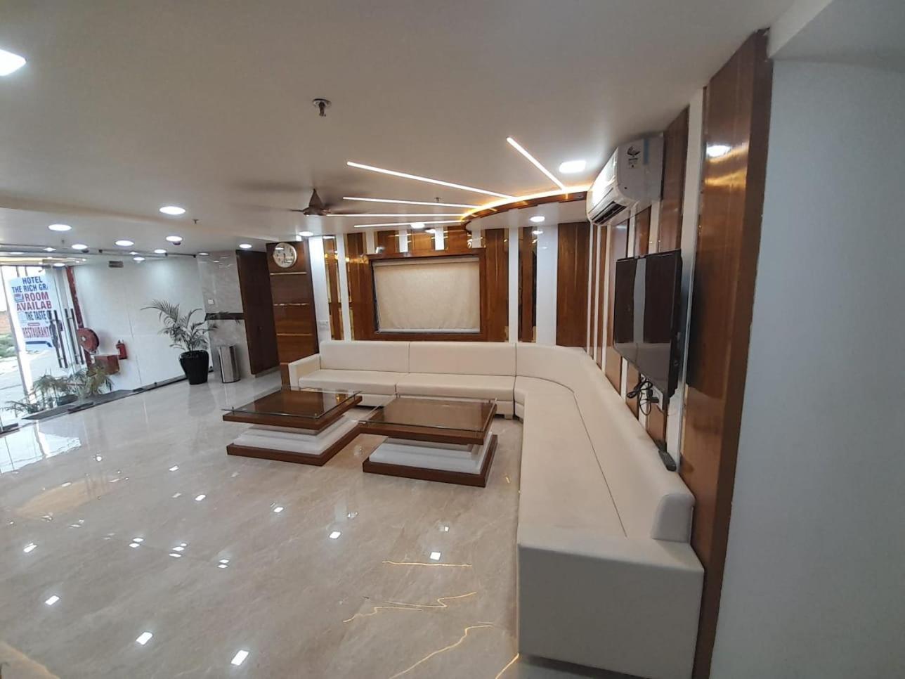 Rich Grand Hotel آغْرا المظهر الخارجي الصورة