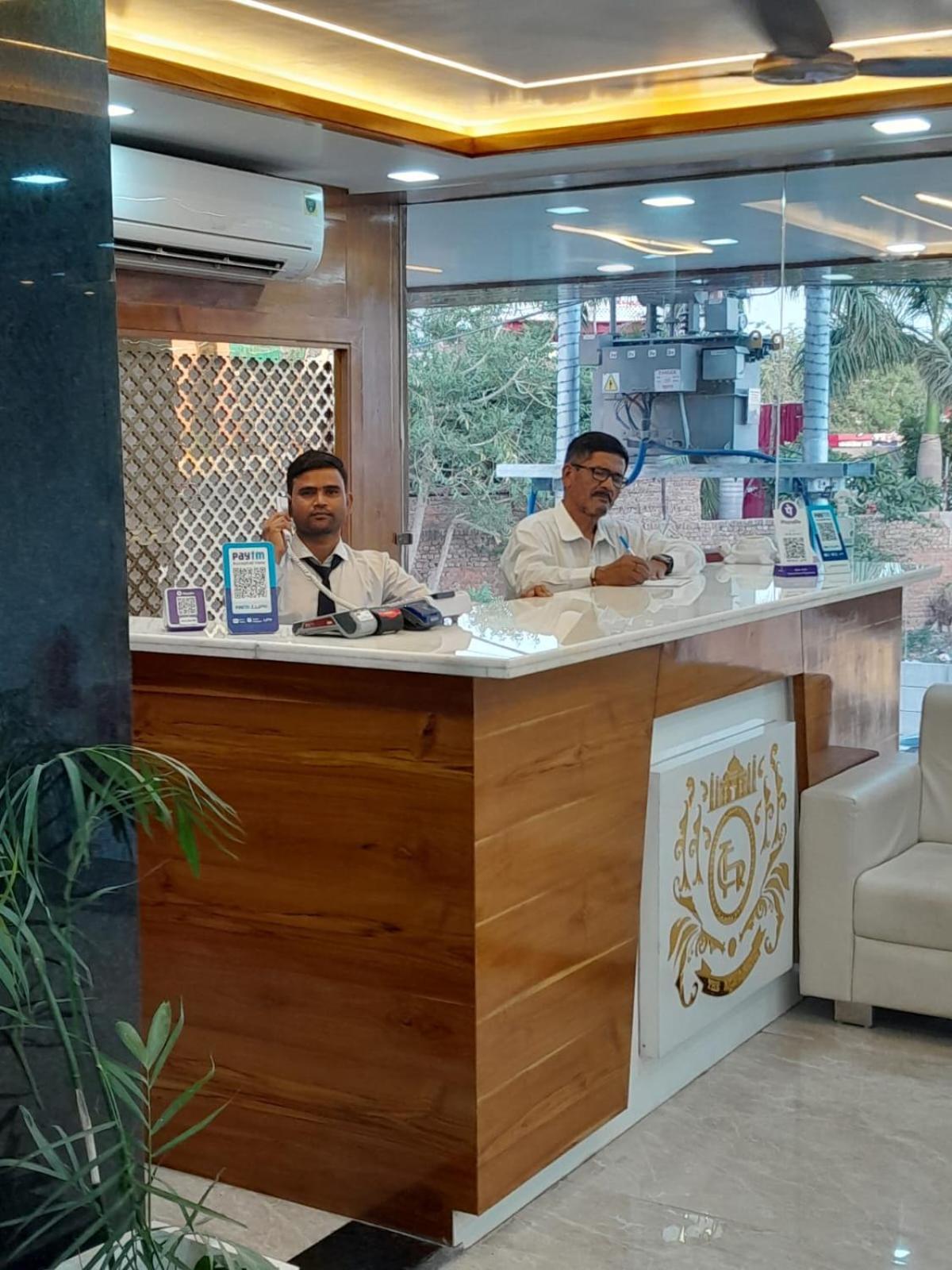 Rich Grand Hotel آغْرا المظهر الخارجي الصورة