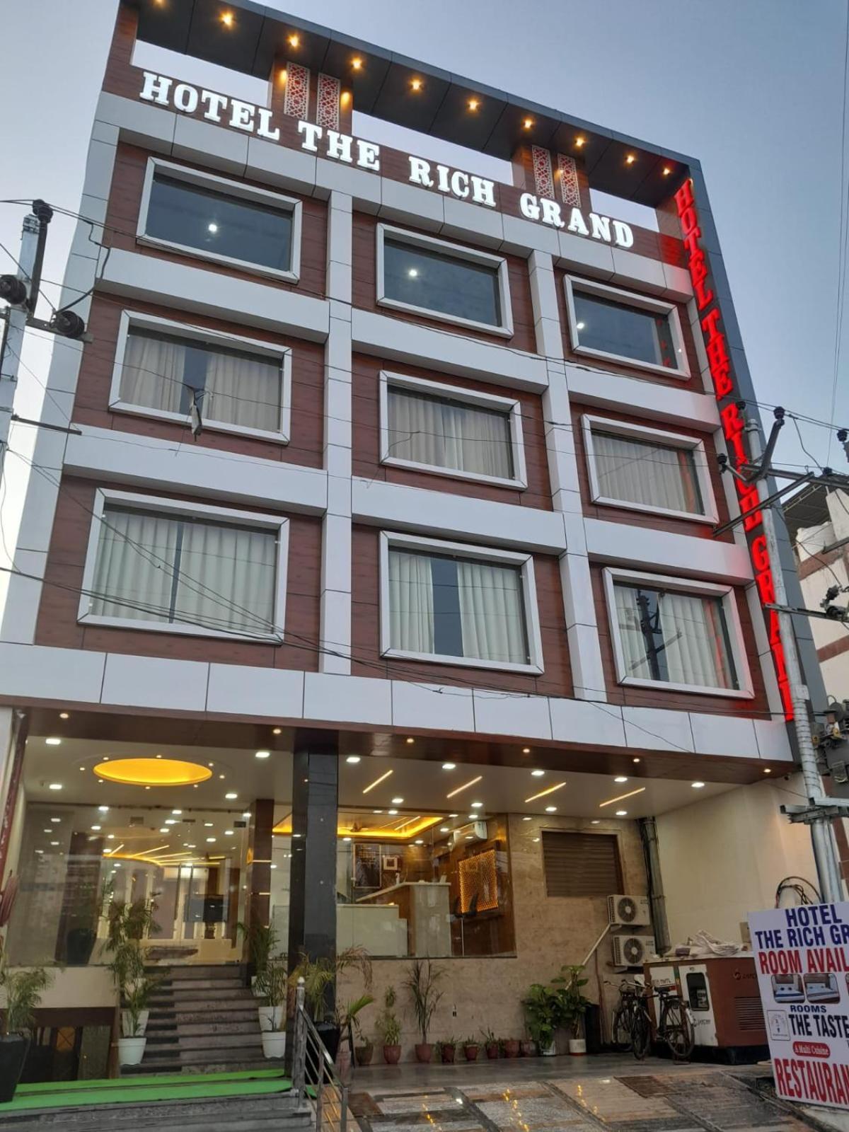 Rich Grand Hotel آغْرا المظهر الخارجي الصورة