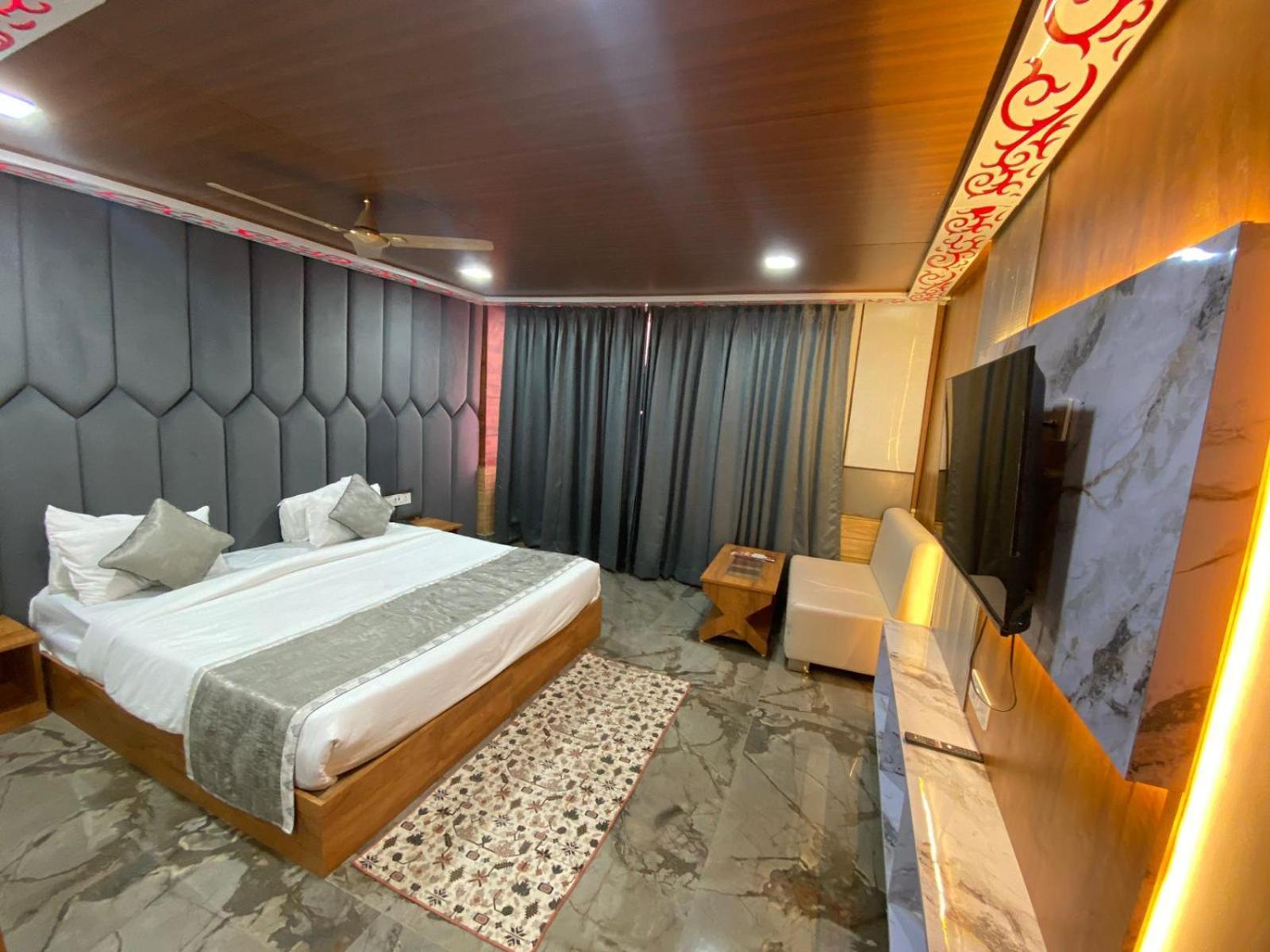 Rich Grand Hotel آغْرا المظهر الخارجي الصورة